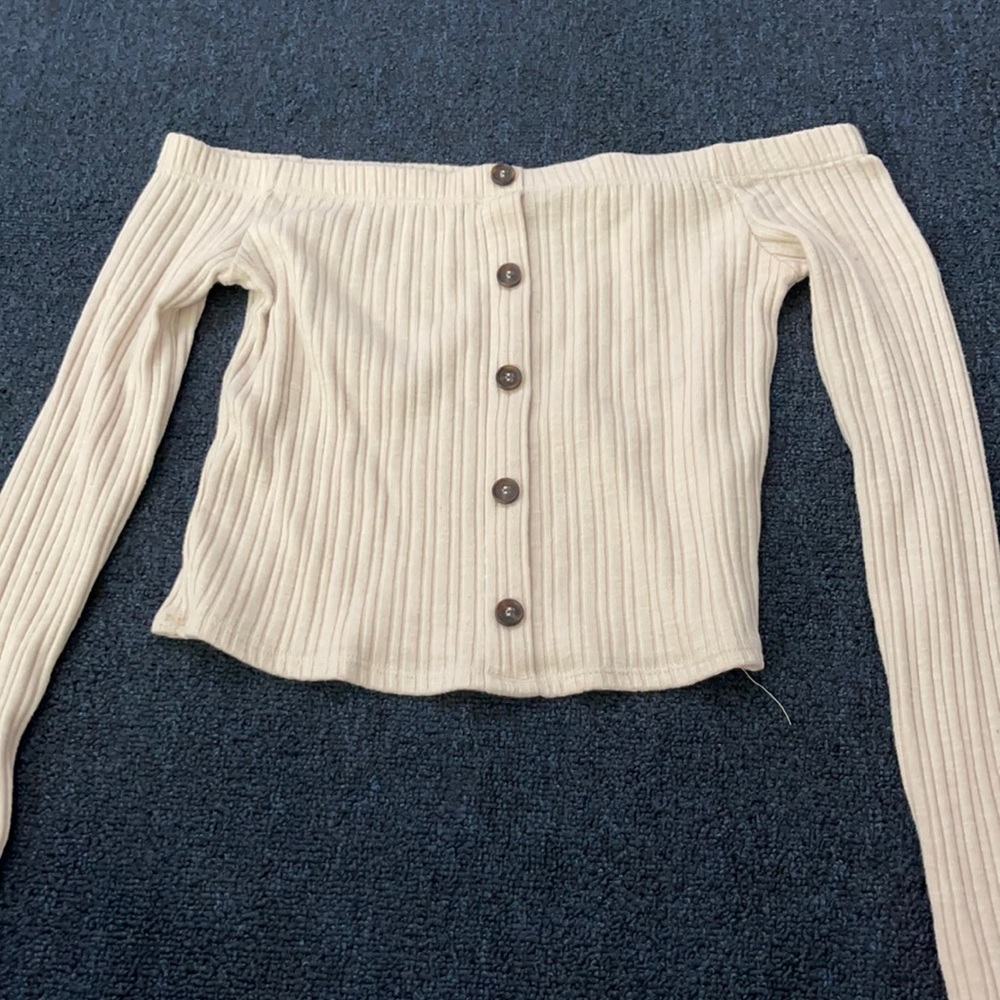 Off the shoulder long sleeve